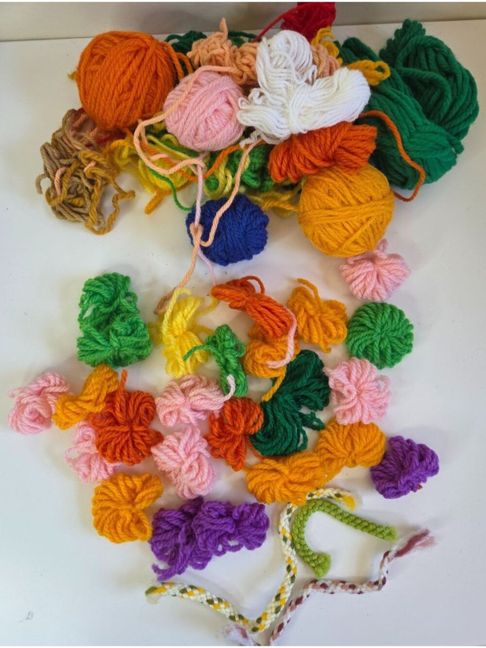 Vtg Colorful Yarn Flowers Braided Strings Crafting Knitting Crochet Projects